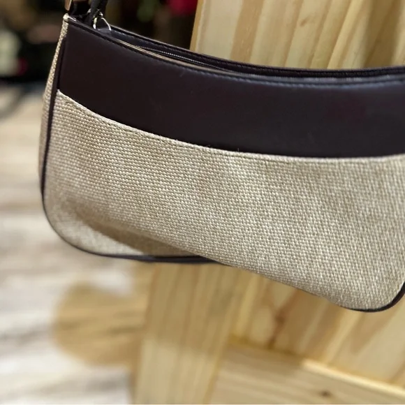 Etienne Aigner Black and Cream Shoulder Bag - Picture 3 of 5